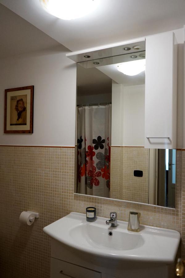 Appartamento Di Fronte Al Mare By Apulia Accommodation Bari Exterior foto